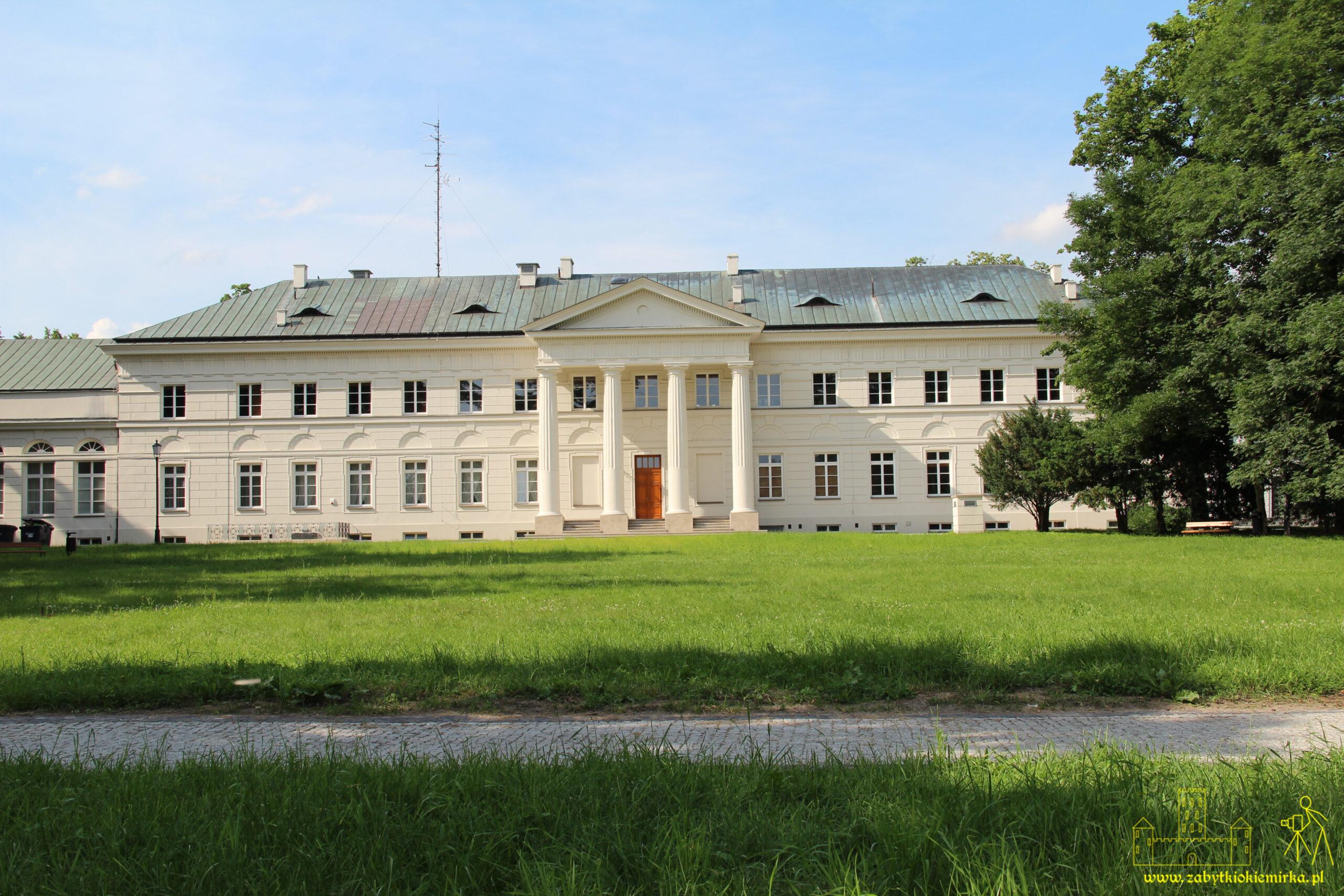 DĘBLIN - PAŁAC