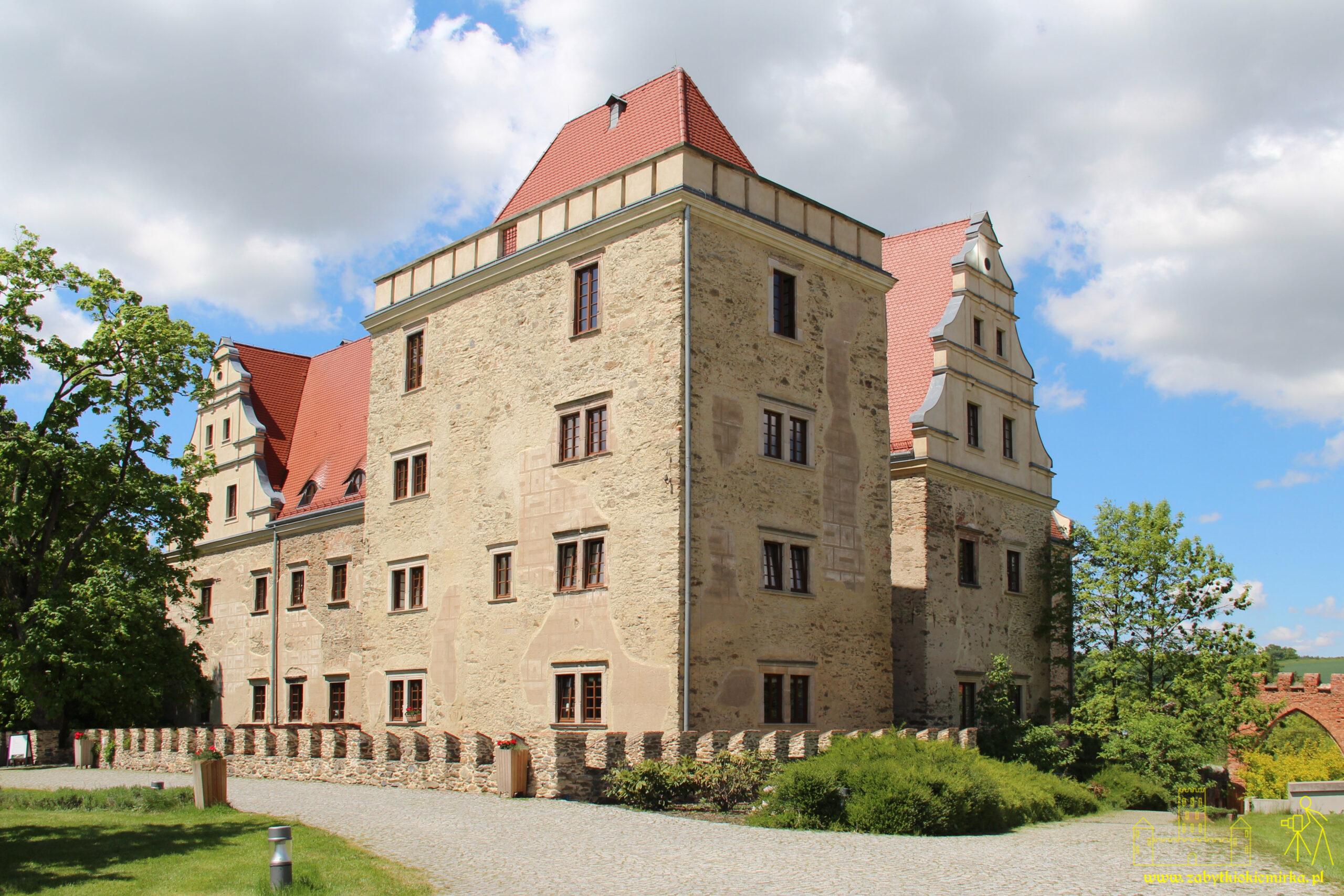 GOLA DZIERŻONIOWSKA – ZAMEK