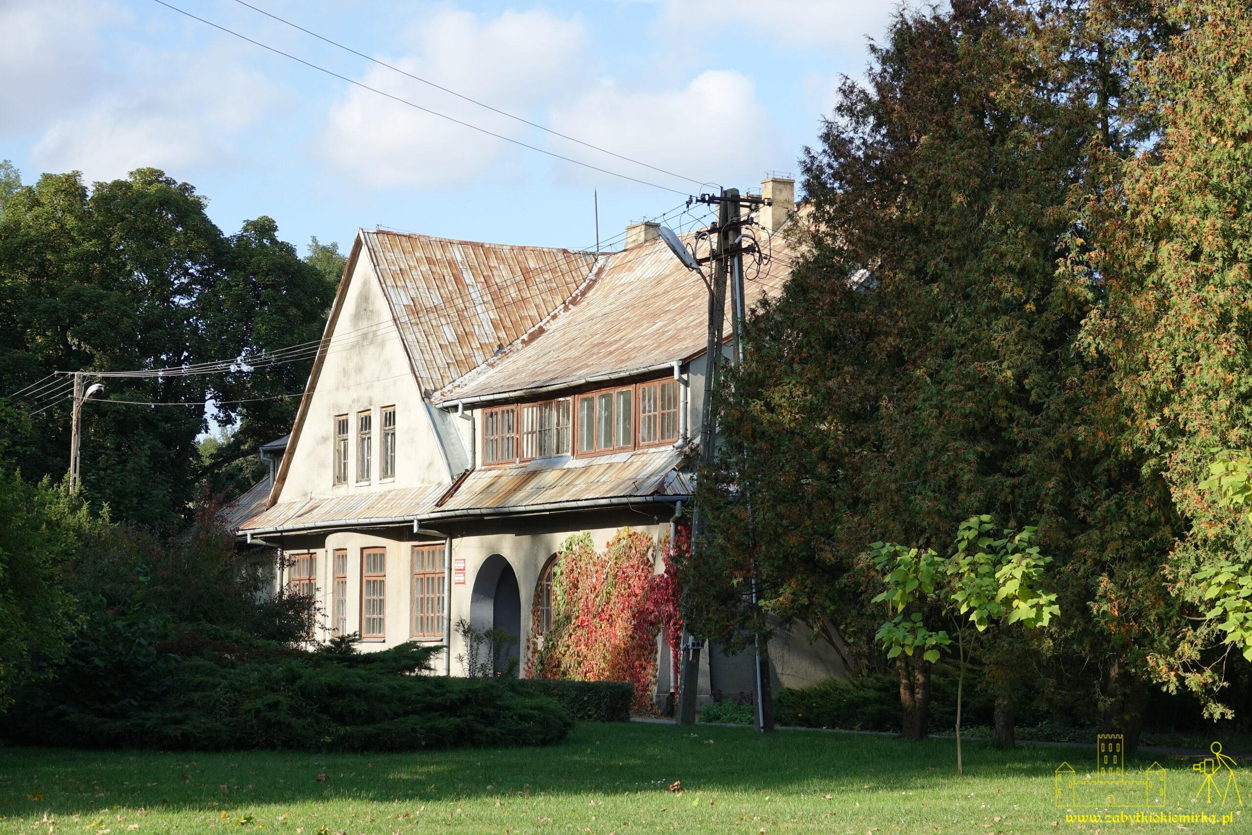 GOŁOTCZYZNA - SZKOŁA MĘSKA