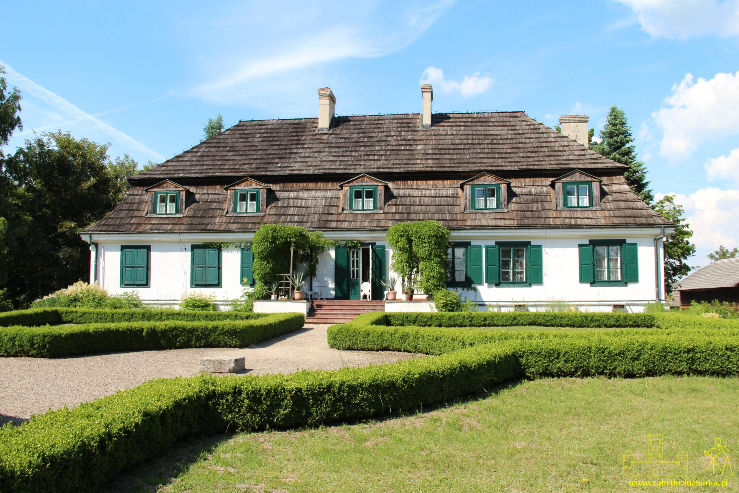 JANOWIEC – DWÓR Z MONIAK