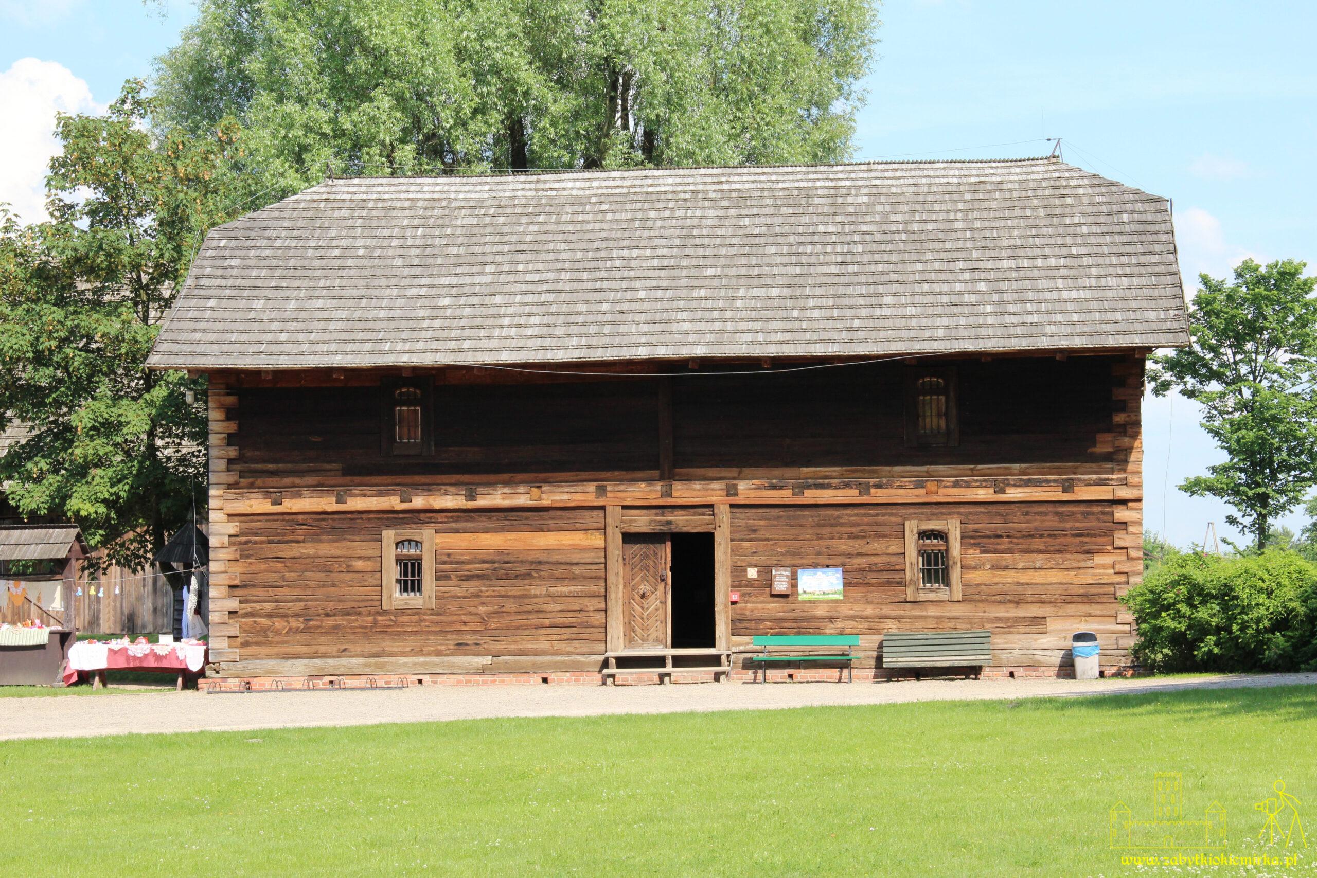 JANOWIEC - SPICHLERZ Z PODLODOWA