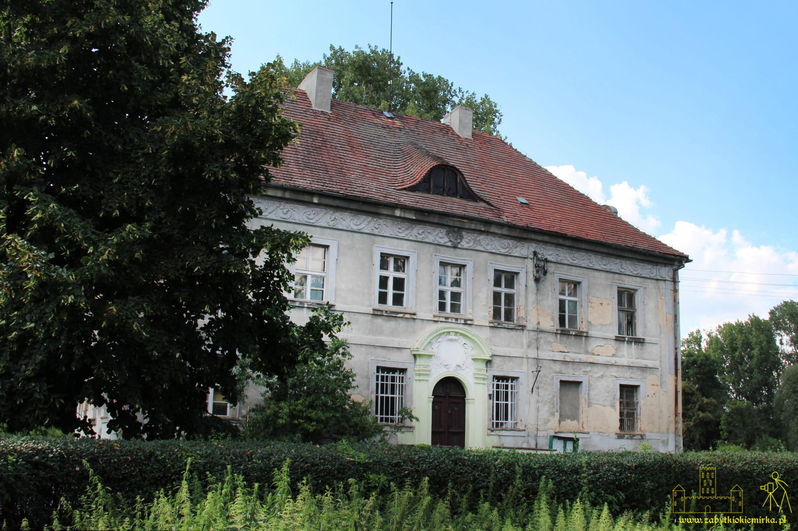 JASTRZĘBIA – DWÓR