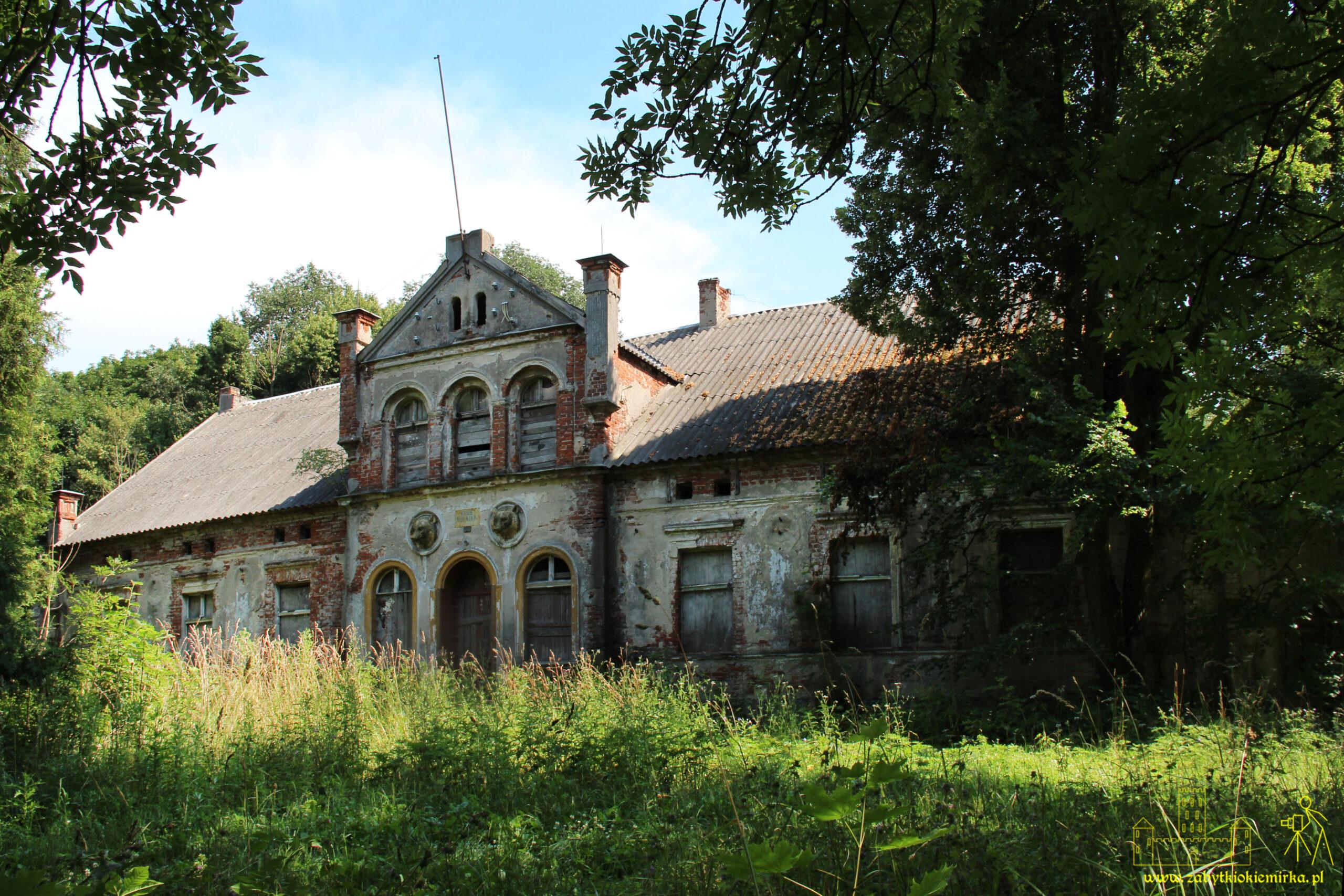 NIEDŹWIEDŹ - DWÓR