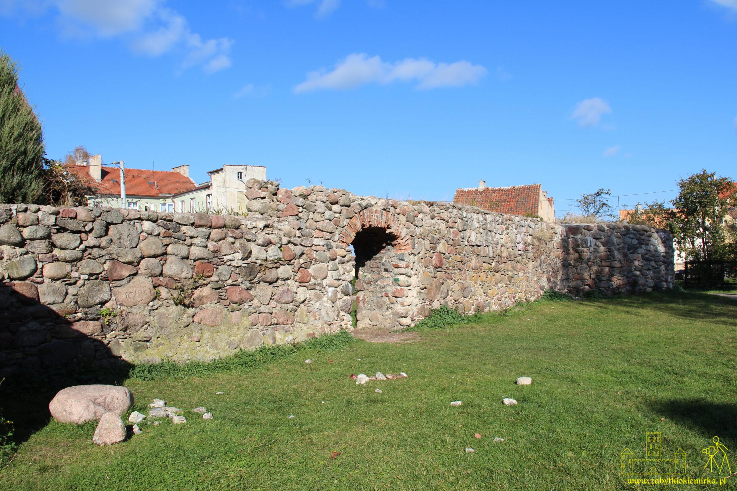 OLSZTYNEK - MURY MIEJSKIE