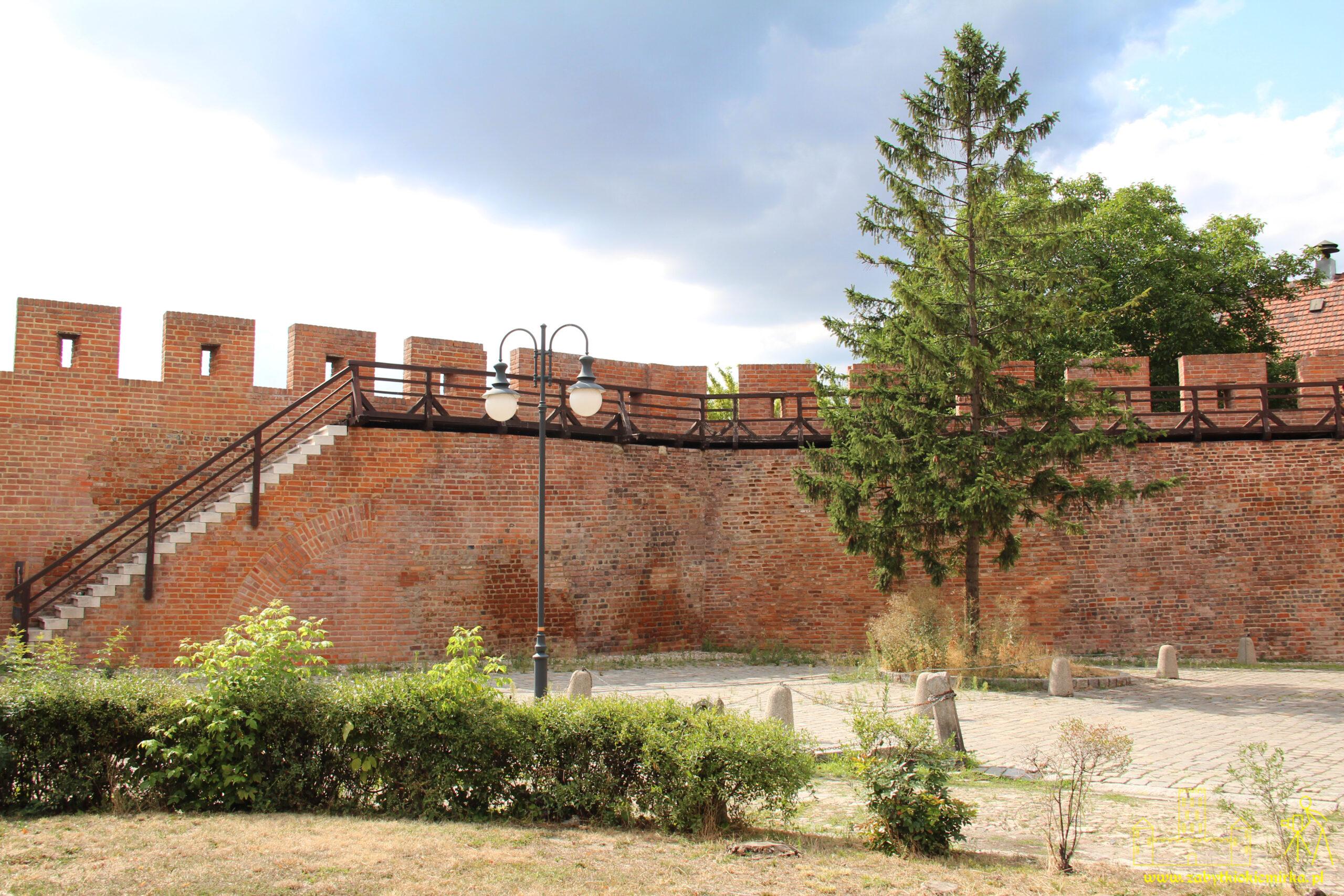 OPOLE - MURY MIEJSKIE