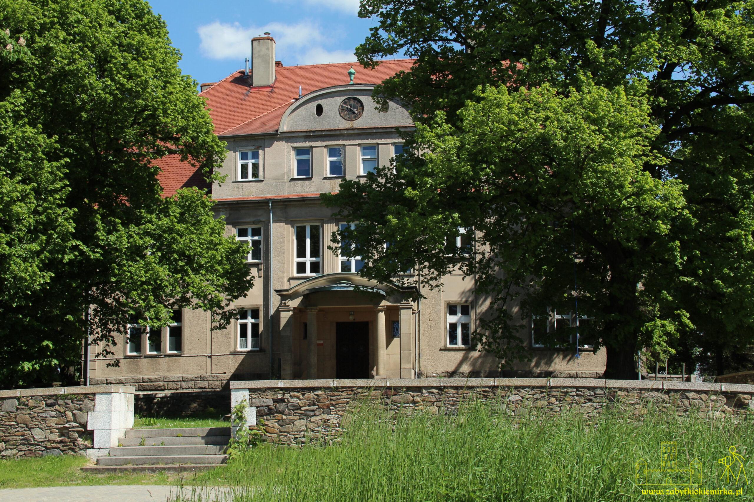 PIŁAWA DOLNA – PAŁAC (BŁOTNISTA 12)