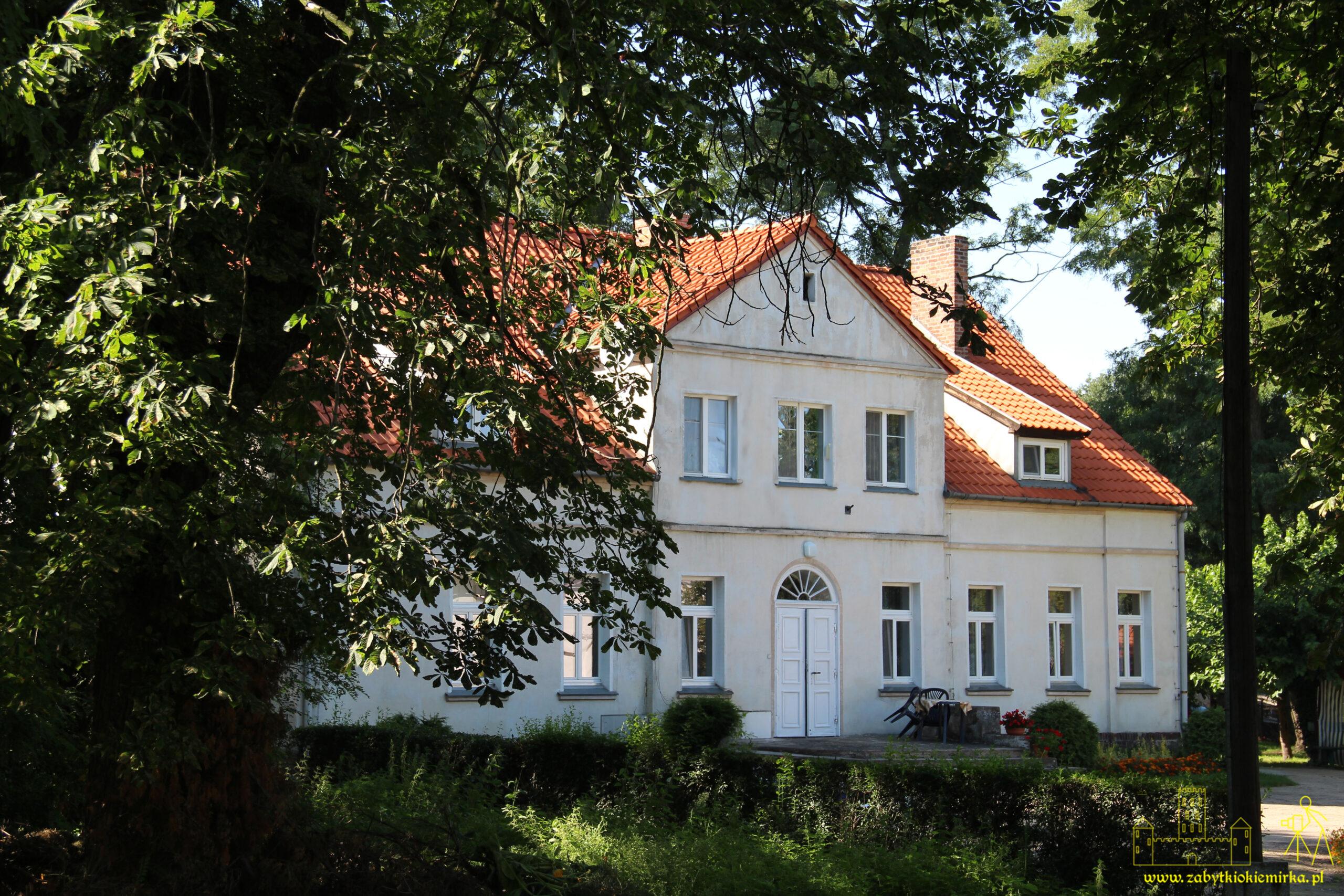 ROGACZEWO MAŁE - DWÓR