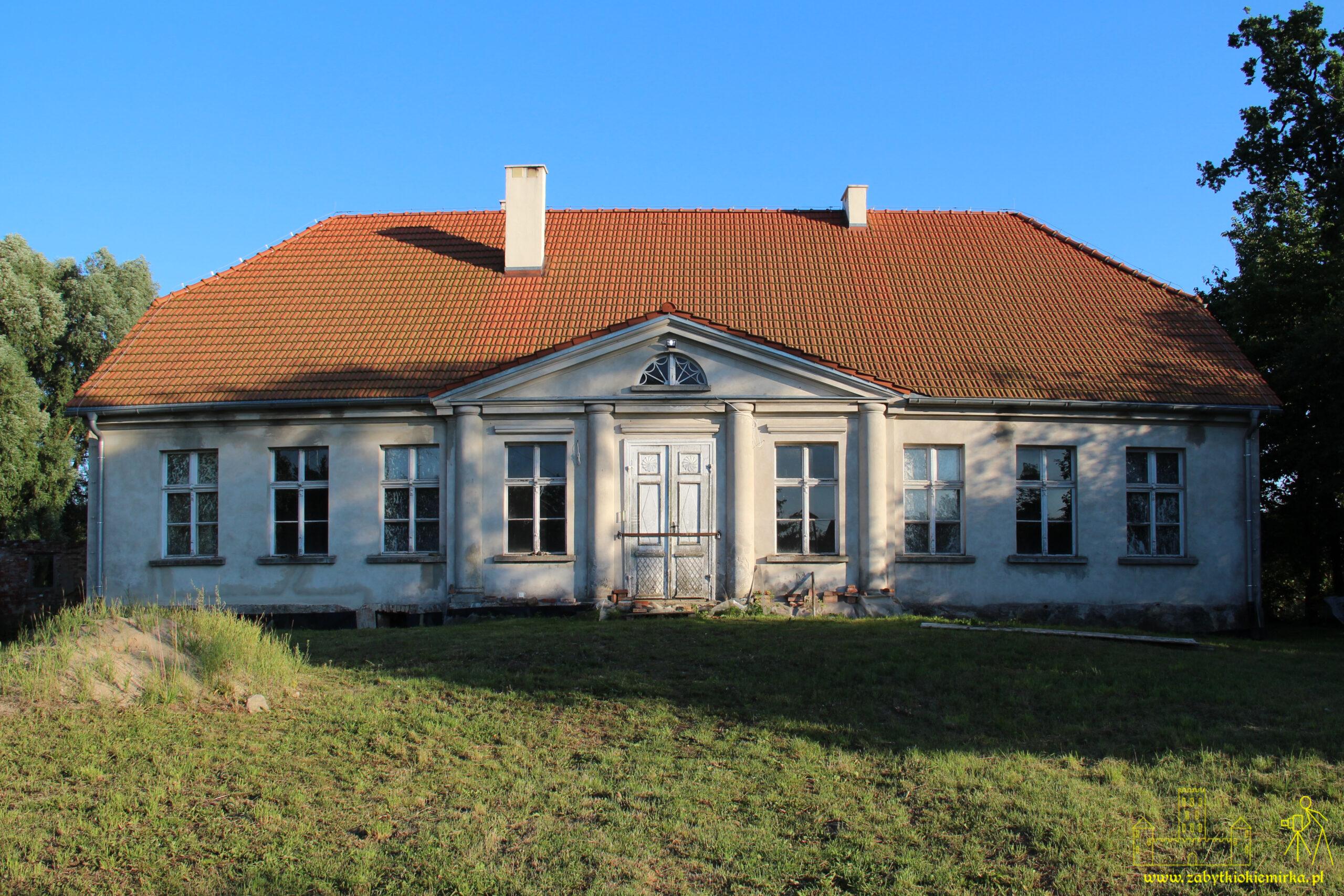 SIERAKOWO SŁUPSKIE - DWÓR