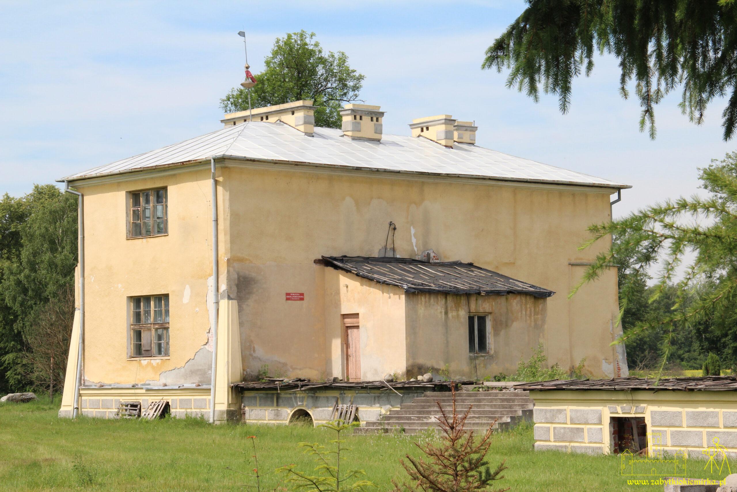 TRZEBIEŃ – DWÓR (OFICYNA)