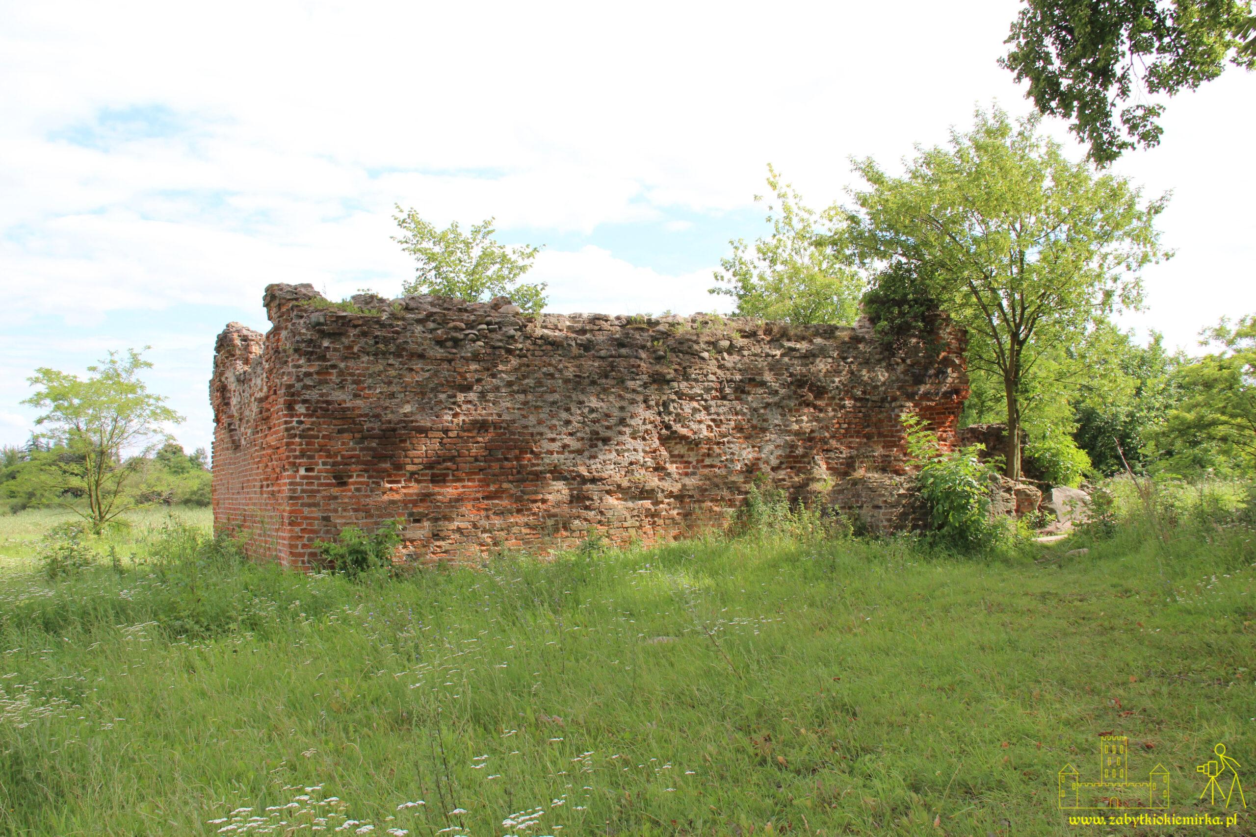 WRZĄCA WIELKA – DWÓR OBRONNY