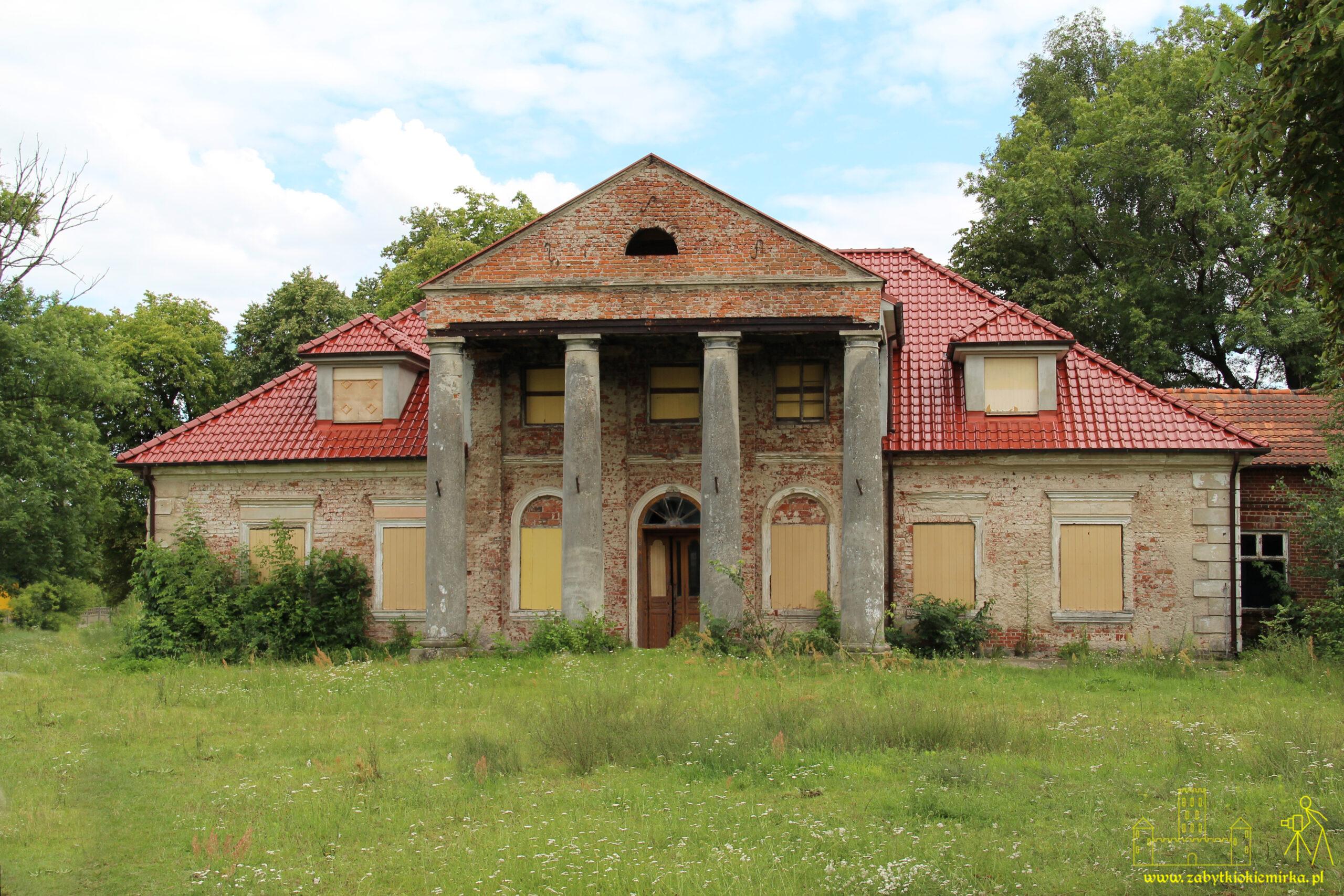 WRZĄCA WIELKA – DWÓR