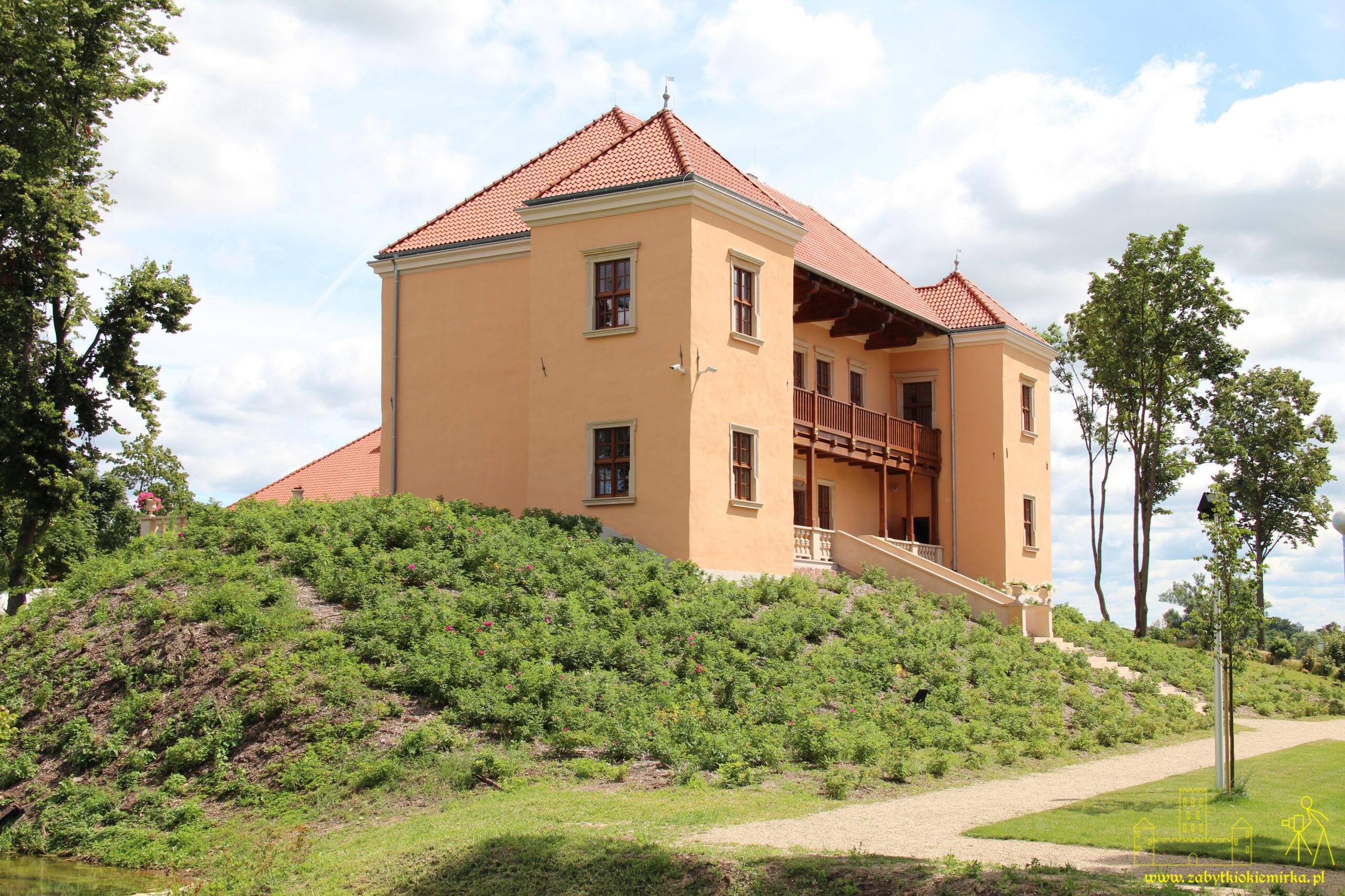 PODZAMCZE (CHĘCIŃSKIE) – DWÓR STAROSTÓW CHĘCIŃSKICH