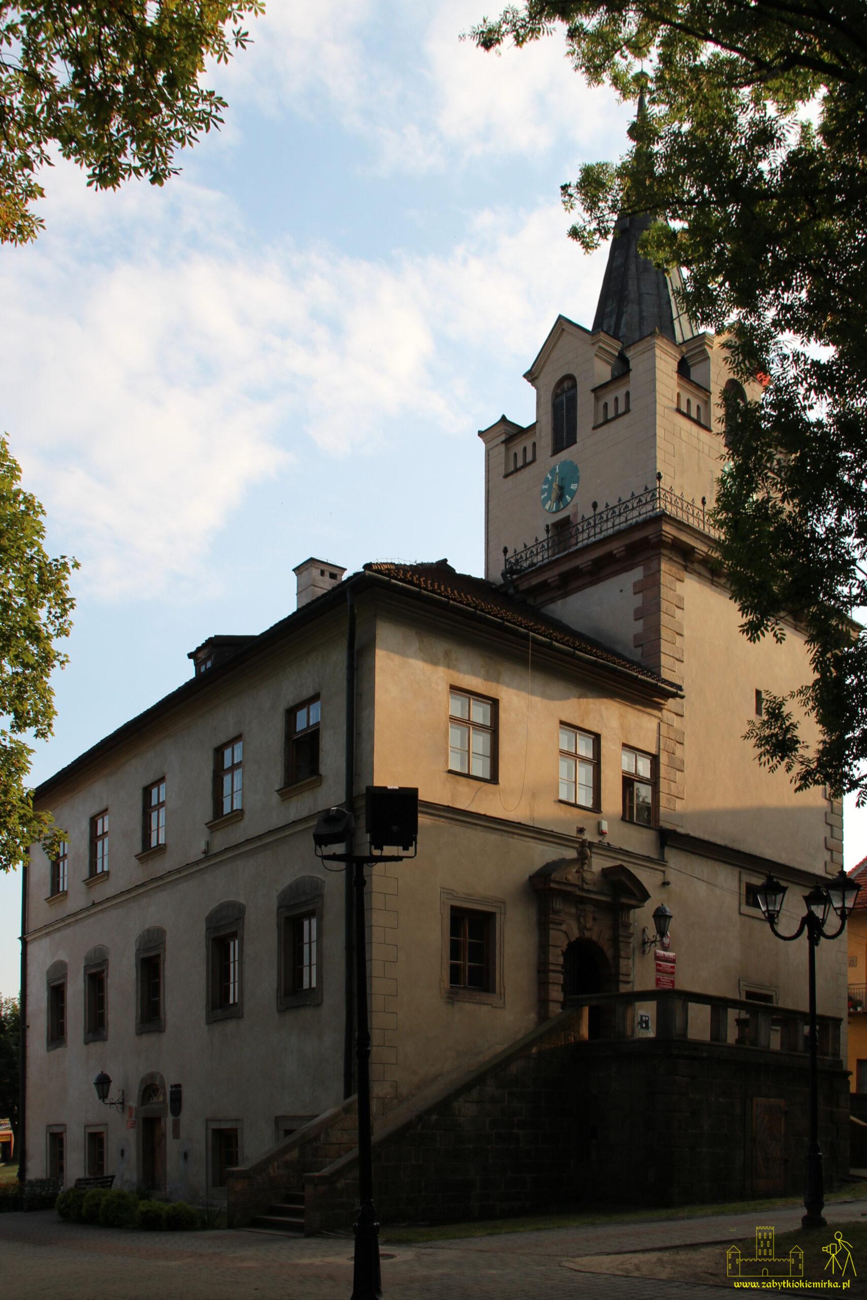 NOWY WIŚNICZ – RATUSZ