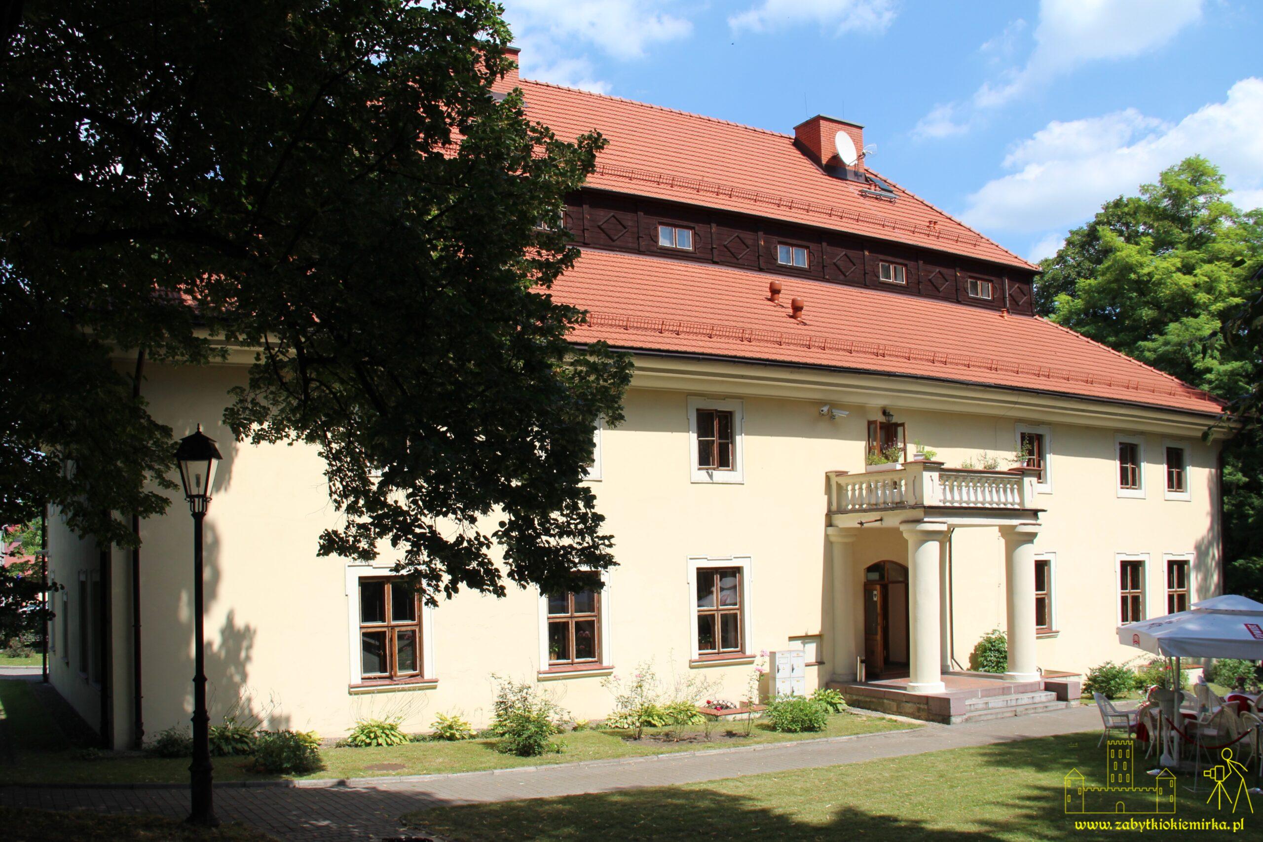 TRZEBINIA - DWÓR