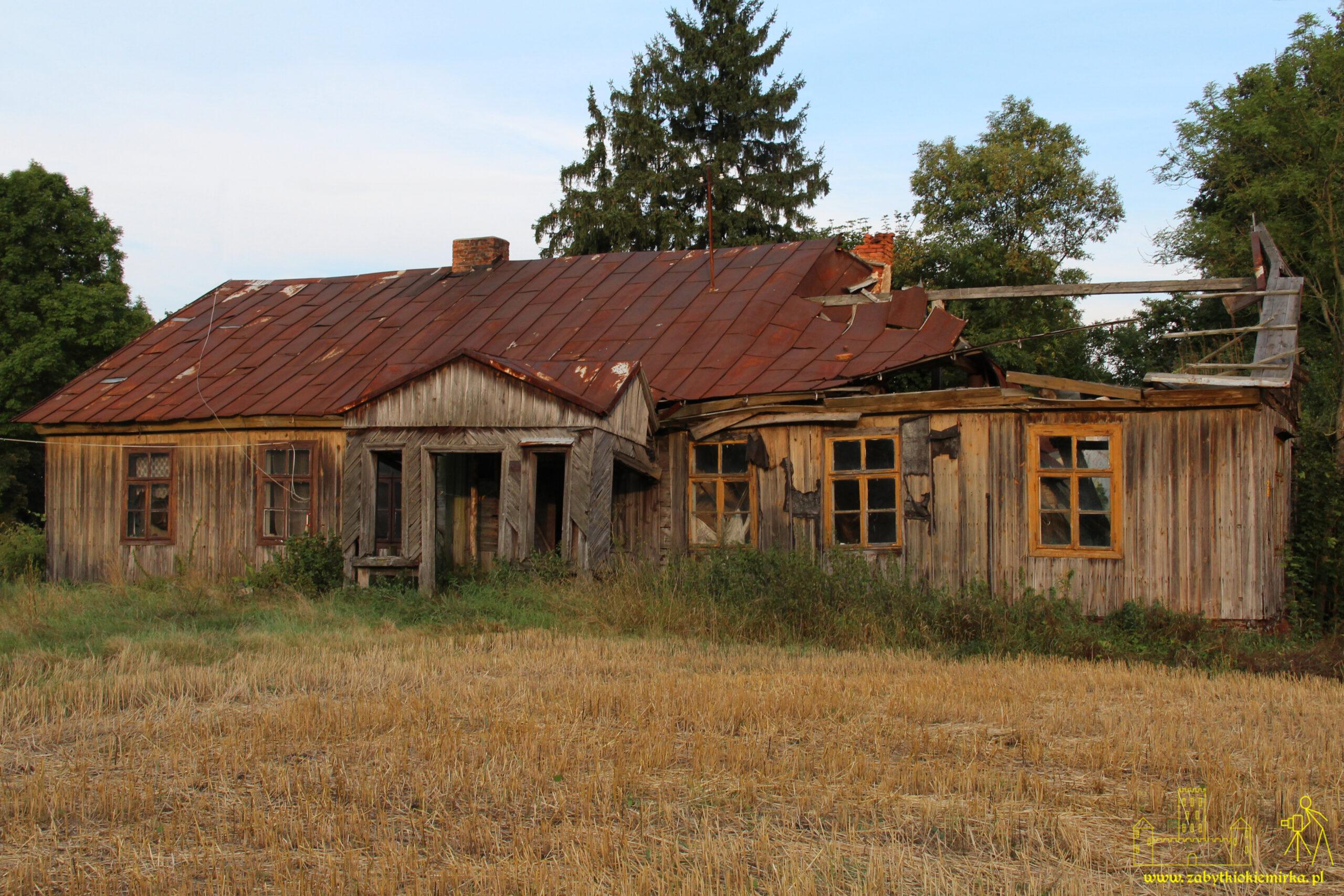 JARLUTY MAŁE - DWÓR